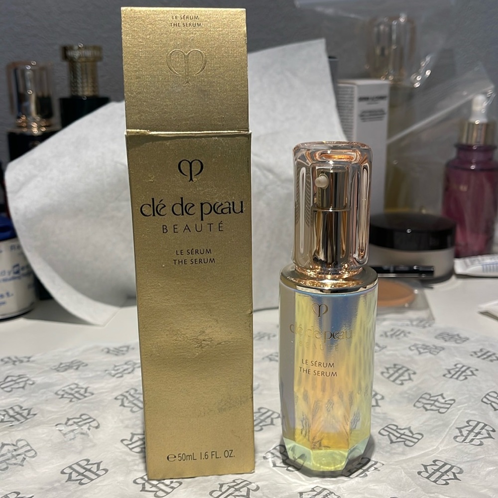 Cle de peau Beaute Le Serum new in box